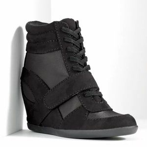 Simply Vera Wang Wedge Sneakers size 7